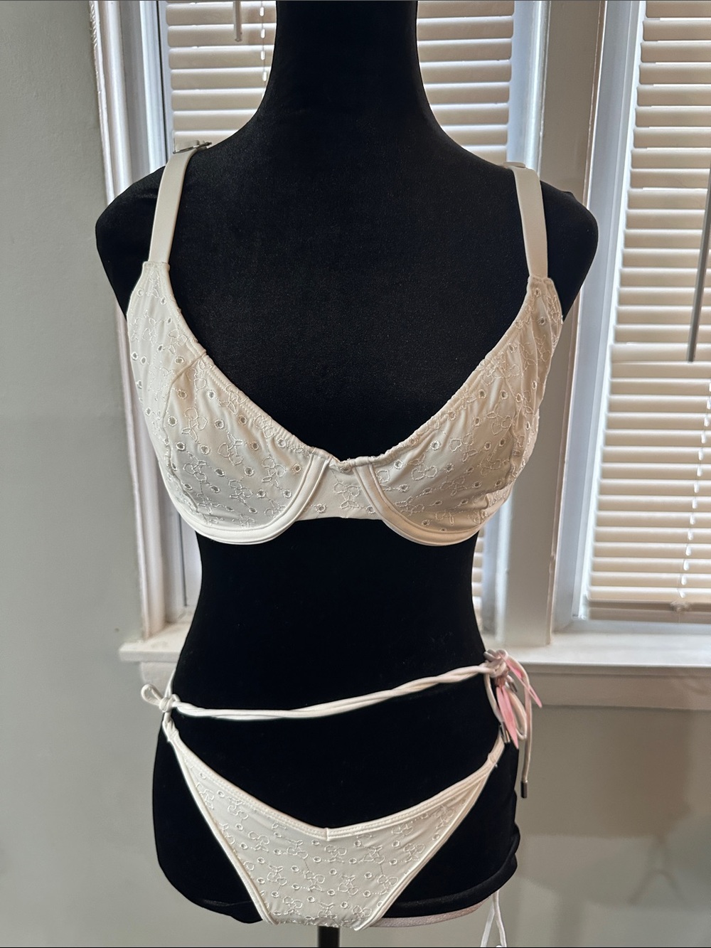 Voight Women’s Cream Eyelet Underwire Bikini Set